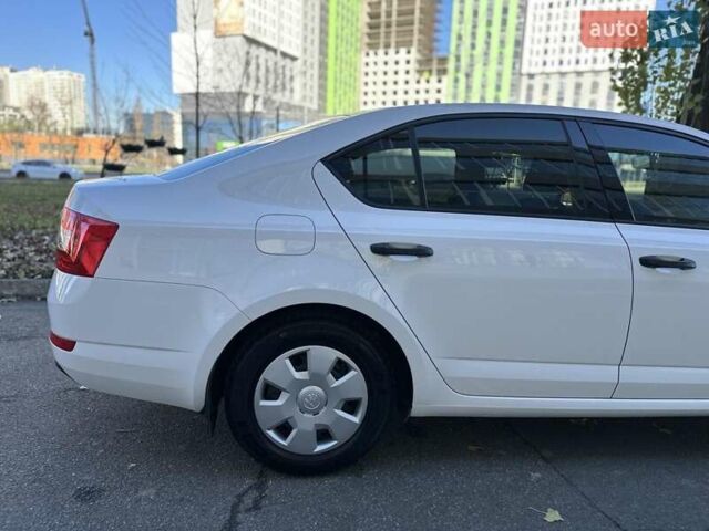 Білий Шкода Октавія, об'ємом двигуна 1.6 л та пробігом 120 тис. км за 12800 $, фото 10 на Automoto.ua