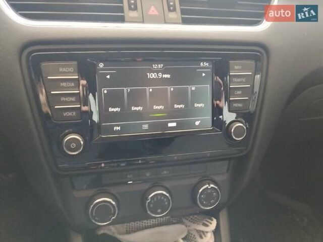 Білий Шкода Октавія, об'ємом двигуна 1.6 л та пробігом 230 тис. км за 10000 $, фото 22 на Automoto.ua