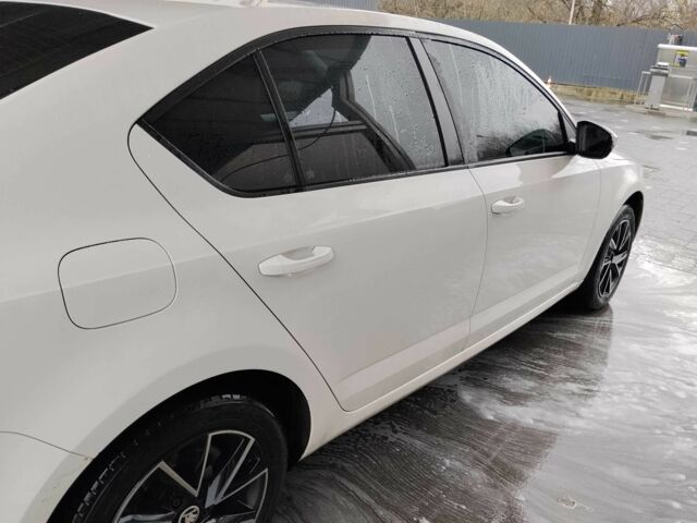Білий Шкода Октавія, об'ємом двигуна 1.6 л та пробігом 238 тис. км за 10000 $, фото 8 на Automoto.ua