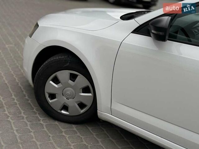 Білий Шкода Октавія, об'ємом двигуна 1.2 л та пробігом 270 тис. км за 8790 $, фото 13 на Automoto.ua