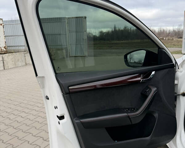 Білий Шкода Октавія, об'ємом двигуна 1.8 л та пробігом 192 тис. км за 10499 $, фото 26 на Automoto.ua