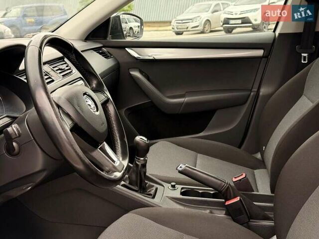 Білий Шкода Октавія, об'ємом двигуна 1.2 л та пробігом 270 тис. км за 8790 $, фото 14 на Automoto.ua