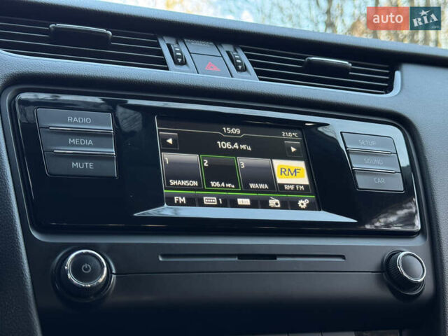 Белый Шкода Октавия, объемом двигателя 1.6 л и пробегом 207 тыс. км за 10499 $, фото 92 на Automoto.ua