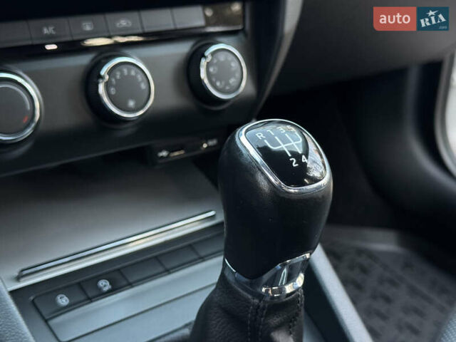 Белый Шкода Октавия, объемом двигателя 1.6 л и пробегом 207 тыс. км за 10499 $, фото 95 на Automoto.ua