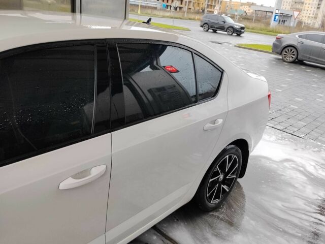 Білий Шкода Октавія, об'ємом двигуна 1.6 л та пробігом 238 тис. км за 10000 $, фото 4 на Automoto.ua