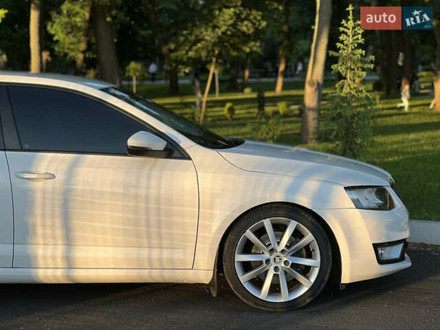 Белый Шкода Октавия, объемом двигателя 1.8 л и пробегом 159 тыс. км за 12500 $, фото 7 на Automoto.ua