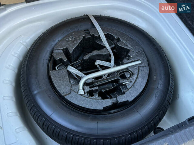 Белый Шкода Октавия, объемом двигателя 1.6 л и пробегом 207 тыс. км за 10499 $, фото 130 на Automoto.ua