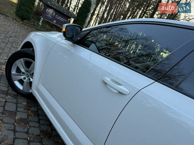 Белый Шкода Октавия, объемом двигателя 1.6 л и пробегом 207 тыс. км за 10499 $, фото 70 на Automoto.ua