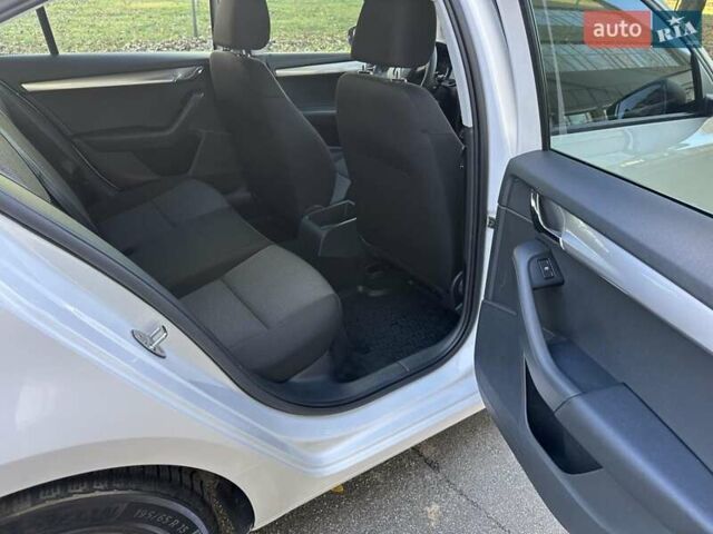 Білий Шкода Октавія, об'ємом двигуна 1.6 л та пробігом 120 тис. км за 12800 $, фото 23 на Automoto.ua
