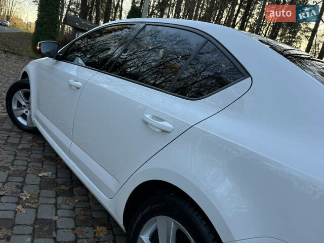 Белый Шкода Октавия, объемом двигателя 1.6 л и пробегом 207 тыс. км за 10499 $, фото 68 на Automoto.ua