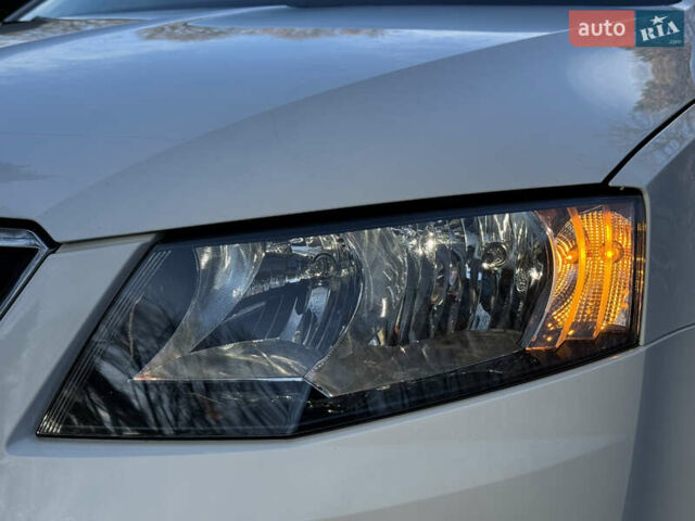 Белый Шкода Октавия, объемом двигателя 1.6 л и пробегом 207 тыс. км за 10499 $, фото 9 на Automoto.ua