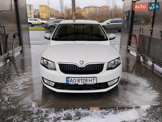 Білий Шкода Октавія, об'ємом двигуна 1.6 л та пробігом 230 тис. км за 10000 $, фото 1 на Automoto.ua