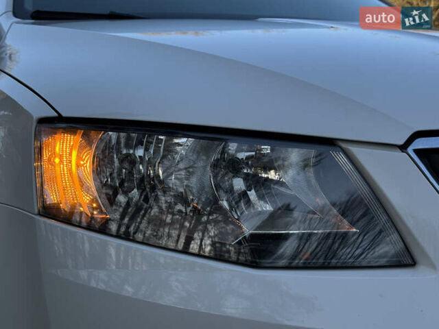 Белый Шкода Октавия, объемом двигателя 1.6 л и пробегом 207 тыс. км за 10499 $, фото 28 на Automoto.ua