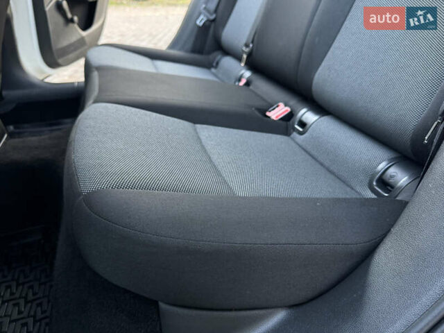 Белый Шкода Октавия, объемом двигателя 1.6 л и пробегом 207 тыс. км за 10499 $, фото 115 на Automoto.ua