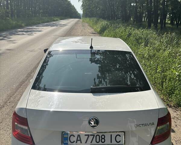 Белый Шкода Октавия, объемом двигателя 1.4 л и пробегом 187 тыс. км за 12500 $, фото 4 на Automoto.ua