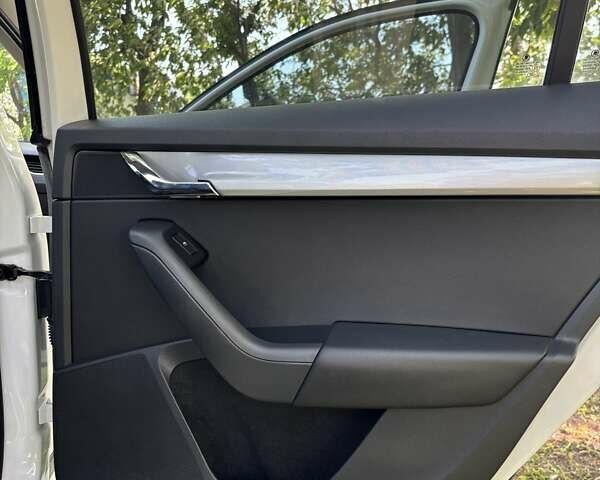 Белый Шкода Октавия, объемом двигателя 1.4 л и пробегом 187 тыс. км за 12500 $, фото 38 на Automoto.ua