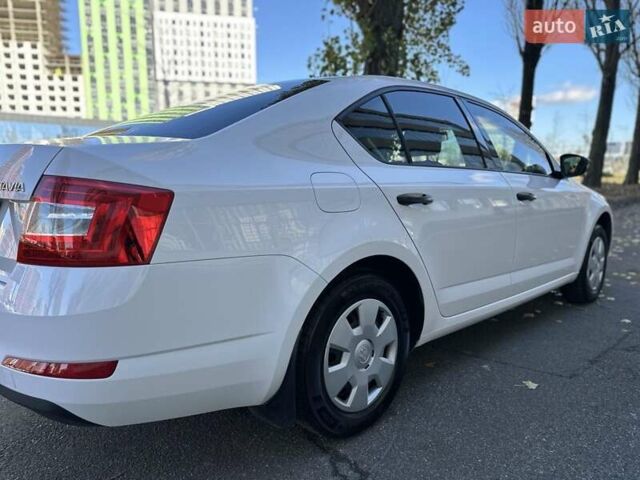 Білий Шкода Октавія, об'ємом двигуна 1.6 л та пробігом 120 тис. км за 12800 $, фото 8 на Automoto.ua