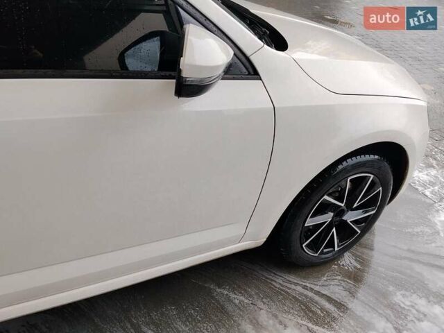 Білий Шкода Октавія, об'ємом двигуна 1.6 л та пробігом 230 тис. км за 10000 $, фото 11 на Automoto.ua