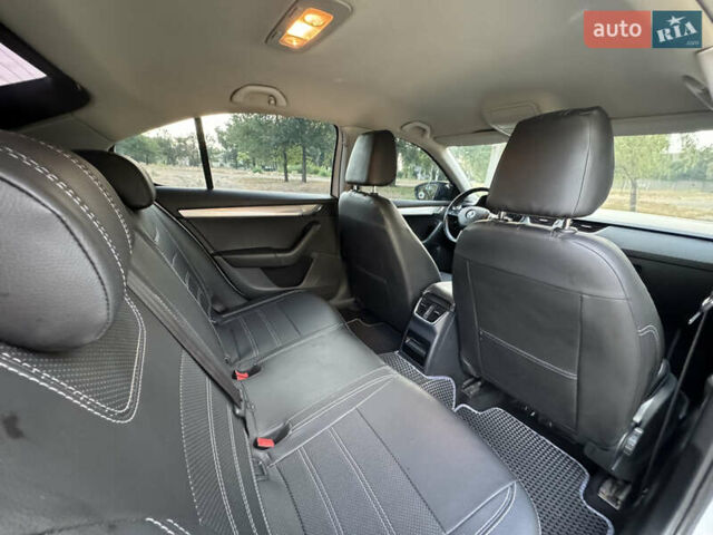 Білий Шкода Октавія, об'ємом двигуна 1.8 л та пробігом 220 тис. км за 12999 $, фото 15 на Automoto.ua