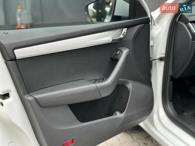 Білий Шкода Октавія, об'ємом двигуна 2 л та пробігом 265 тис. км за 11850 $, фото 42 на Automoto.ua