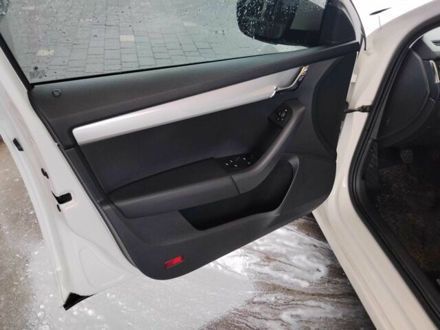 Білий Шкода Октавія, об'ємом двигуна 1.6 л та пробігом 238 тис. км за 10000 $, фото 18 на Automoto.ua