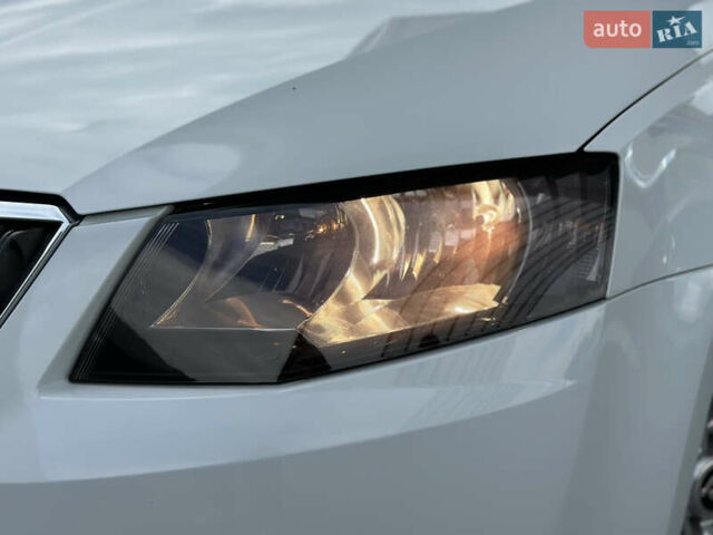 Білий Шкода Октавія, об'ємом двигуна 2 л та пробігом 265 тис. км за 11850 $, фото 19 на Automoto.ua