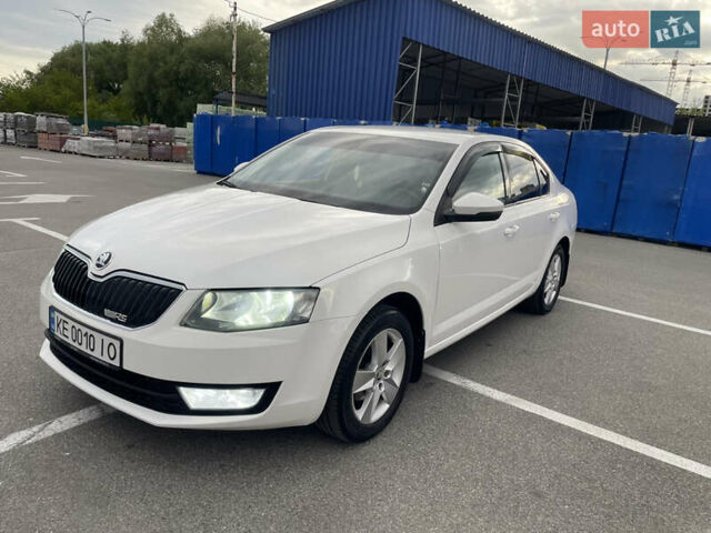 Белый Шкода Октавия, объемом двигателя 1.6 л и пробегом 175 тыс. км за 16000 $, фото 6 на Automoto.ua