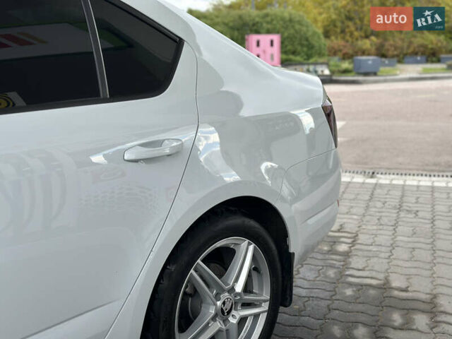 Білий Шкода Октавія, об'ємом двигуна 2 л та пробігом 265 тис. км за 11850 $, фото 24 на Automoto.ua