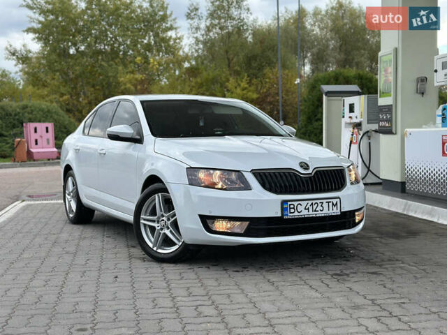 Білий Шкода Октавія, об'ємом двигуна 2 л та пробігом 265 тис. км за 11850 $, фото 1 на Automoto.ua