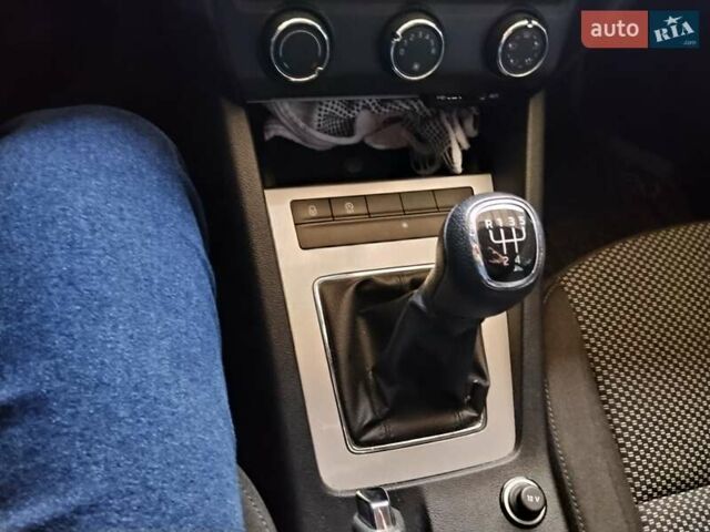 Білий Шкода Октавія, об'ємом двигуна 1.6 л та пробігом 230 тис. км за 10000 $, фото 21 на Automoto.ua