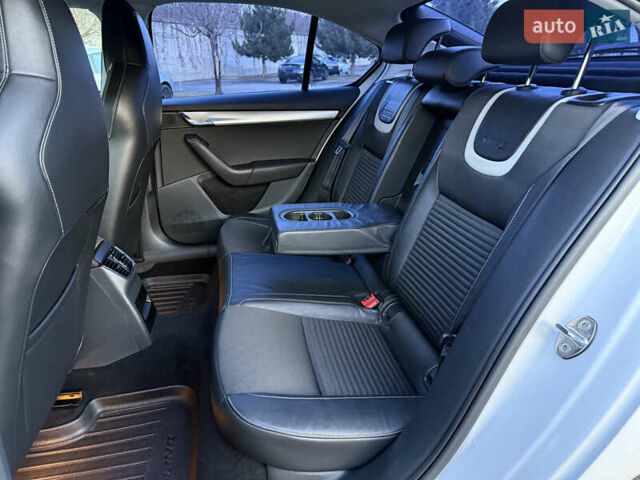 Белый Шкода Октавия, объемом двигателя 2 л и пробегом 163 тыс. км за 13999 $, фото 60 на Automoto.ua