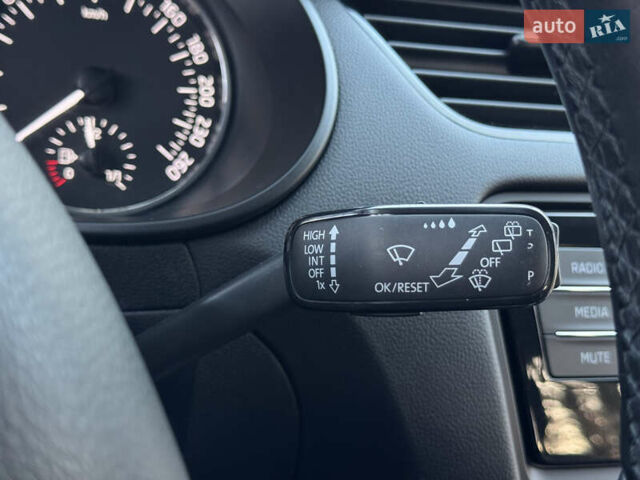 Белый Шкода Октавия, объемом двигателя 1.6 л и пробегом 207 тыс. км за 10499 $, фото 86 на Automoto.ua