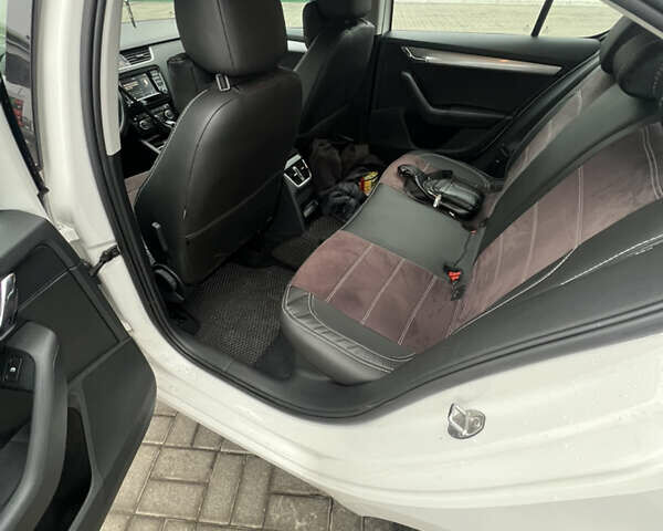 Белый Шкода Октавия, объемом двигателя 1.6 л и пробегом 350 тыс. км за 10600 $, фото 17 на Automoto.ua