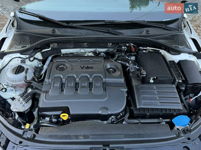 Белый Шкода Октавия, объемом двигателя 1.6 л и пробегом 207 тыс. км за 10499 $, фото 132 на Automoto.ua