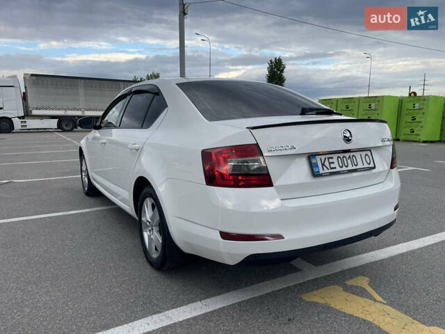 Белый Шкода Октавия, объемом двигателя 1.6 л и пробегом 175 тыс. км за 16000 $, фото 3 на Automoto.ua