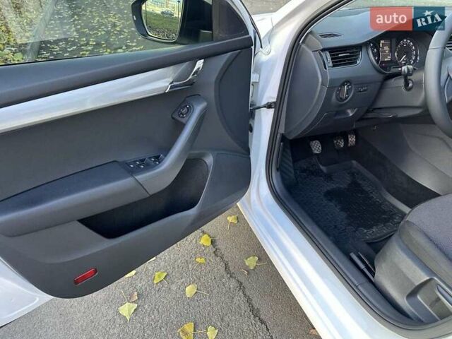 Білий Шкода Октавія, об'ємом двигуна 1.6 л та пробігом 120 тис. км за 12800 $, фото 14 на Automoto.ua