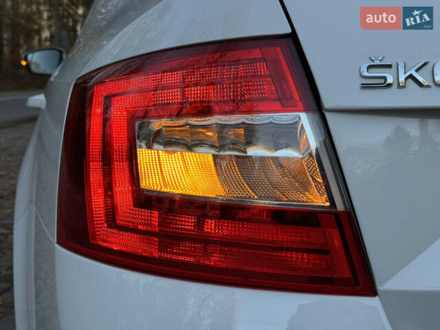 Белый Шкода Октавия, объемом двигателя 1.6 л и пробегом 207 тыс. км за 10499 $, фото 65 на Automoto.ua