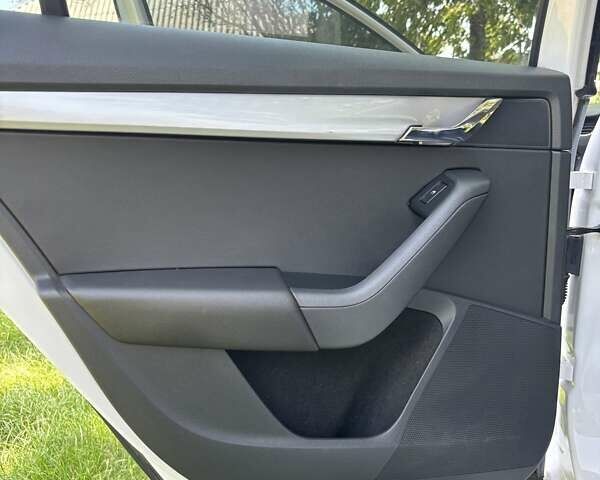 Белый Шкода Октавия, объемом двигателя 1.4 л и пробегом 187 тыс. км за 12500 $, фото 40 на Automoto.ua