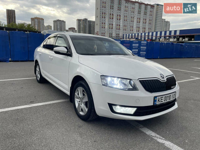 Белый Шкода Октавия, объемом двигателя 1.6 л и пробегом 175 тыс. км за 16000 $, фото 9 на Automoto.ua
