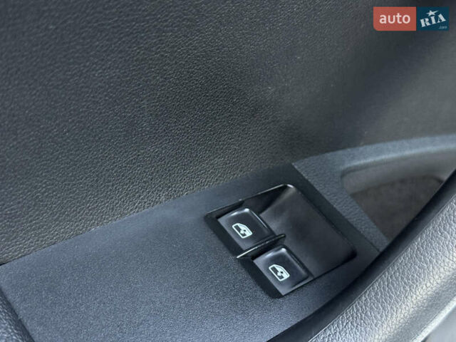 Белый Шкода Октавия, объемом двигателя 1.6 л и пробегом 207 тыс. км за 10499 $, фото 74 на Automoto.ua