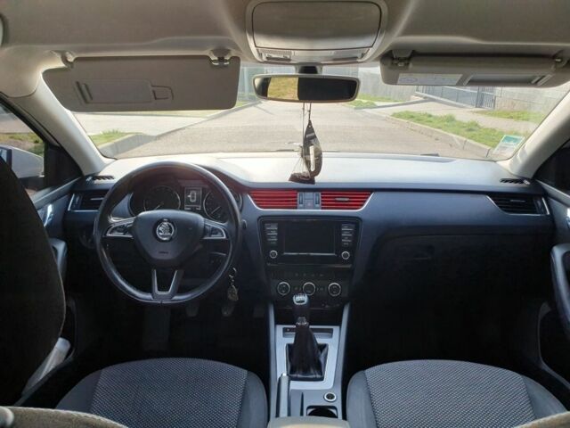 Белый Шкода Октавия, объемом двигателя 1.6 л и пробегом 232 тыс. км за 11800 $, фото 8 на Automoto.ua