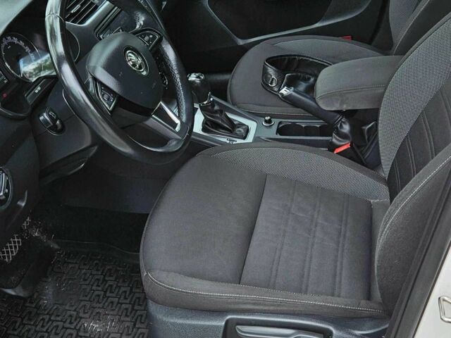 Шкода Октавия 2017 в Киеве на Automoto.ua Белый Шкода Октавия, объемом двигателя 1.4 л и пробегом 236 тыс. км за 13900 $, фото 11 на Automoto.ua