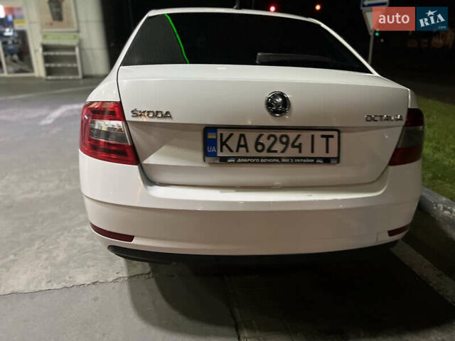 Белый Шкода Октавия, объемом двигателя 1.6 л и пробегом 215 тыс. км за 11700 $, фото 1 на Automoto.ua
