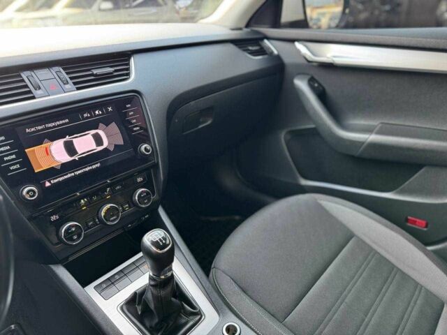 Білий Шкода Октавія, об'ємом двигуна 1.6 л та пробігом 209 тис. км за 13100 $, фото 13 на Automoto.ua