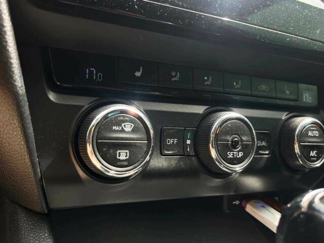 Білий Шкода Октавія, об'ємом двигуна 1.4 л та пробігом 284 тис. км за 10700 $, фото 19 на Automoto.ua