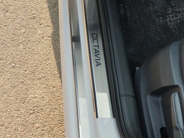 Белый Шкода Октавия, объемом двигателя 1.6 л и пробегом 232 тыс. км за 11800 $, фото 6 на Automoto.ua