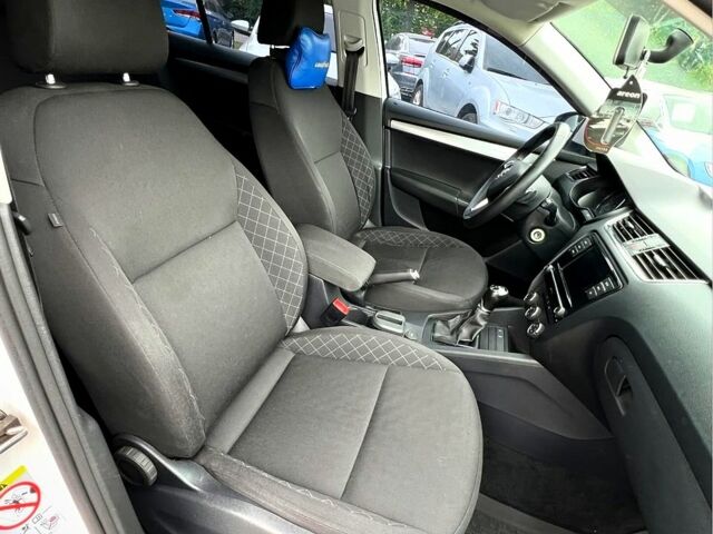 Белый Шкода Октавия, объемом двигателя 1.6 л и пробегом 280 тыс. км за 13000 $, фото 8 на Automoto.ua