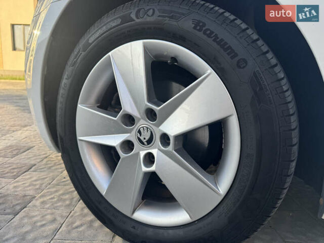 Білий Шкода Октавія, об'ємом двигуна 1.6 л та пробігом 197 тис. км за 12600 $, фото 6 на Automoto.ua