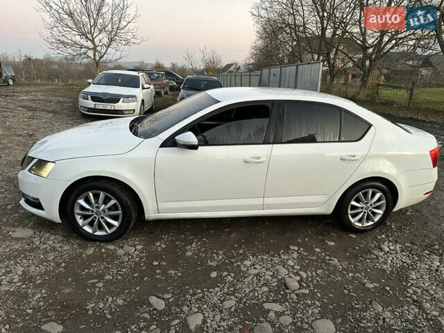 Белый Шкода Октавия, объемом двигателя 1.6 л и пробегом 320 тыс. км за 10600 $, фото 2 на Automoto.ua