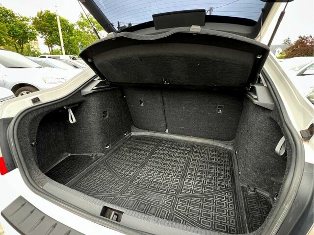 Белый Шкода Октавия, объемом двигателя 1.6 л и пробегом 280 тыс. км за 13000 $, фото 9 на Automoto.ua